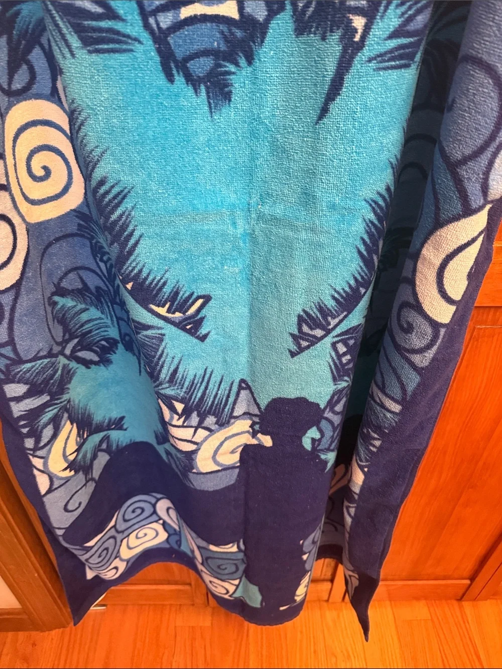 NWOT Blue Swirl Graphic Beach Towel